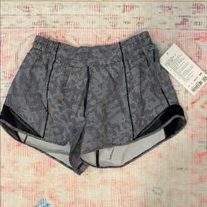 Lululemon Hotty Hot Short 4” Lined Shorts